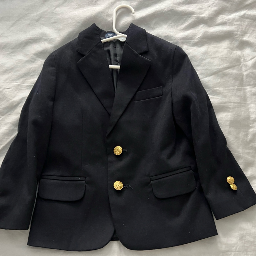 IZOD kids navy blazer. Only worn once. great condition. 4 Regular. Fits 3-5yo.